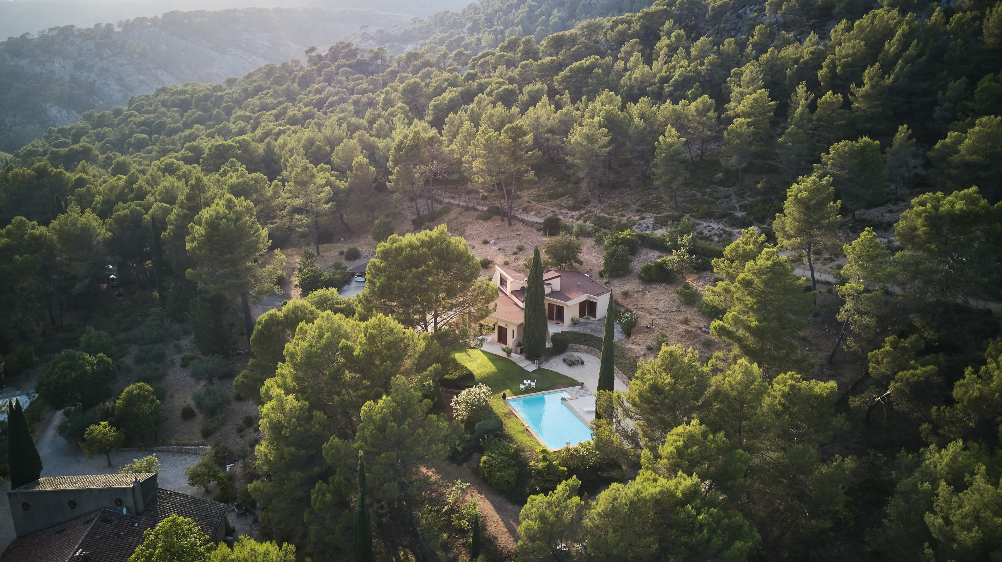 LE THOLONET PROCHE AIX - VILLA d'ARCHITECTE - PISCINE - VUE - Photo 3