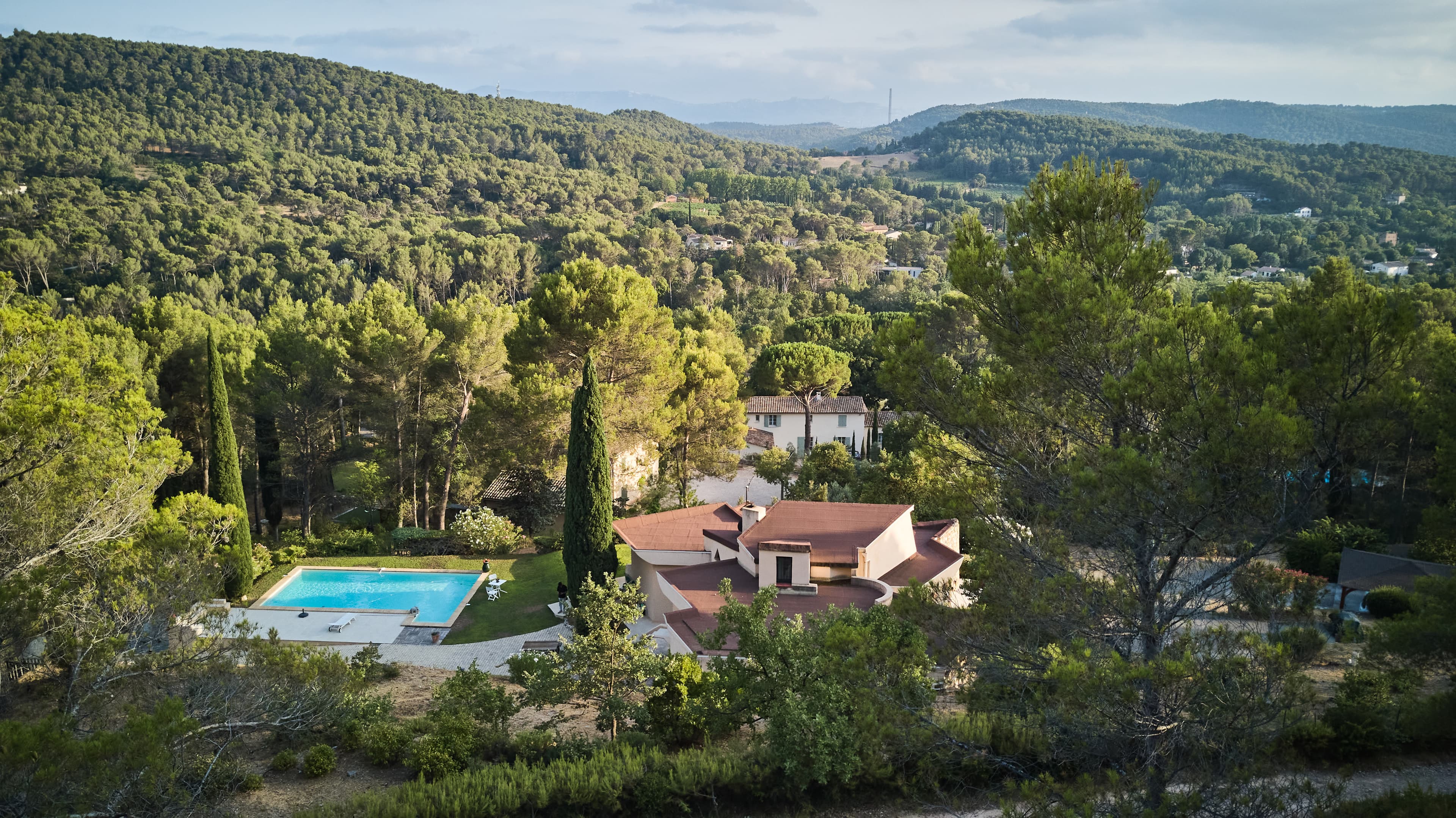 LE THOLONET PROCHE AIX - VILLA d'ARCHITECTE - PISCINE - VUE - Photo 5