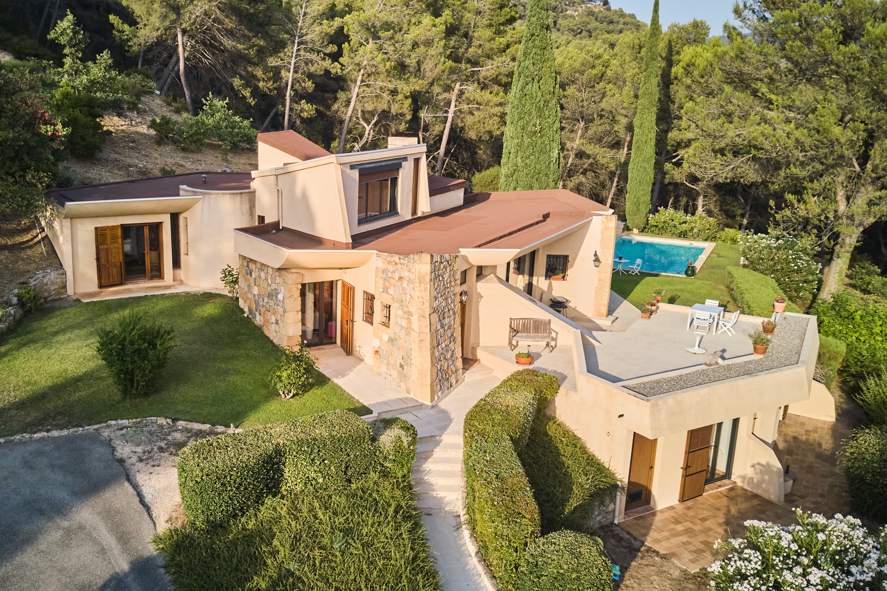 LE THOLONET PROCHE AIX - VILLA d'ARCHITECTE - PISCINE - VUE - Photo 6
