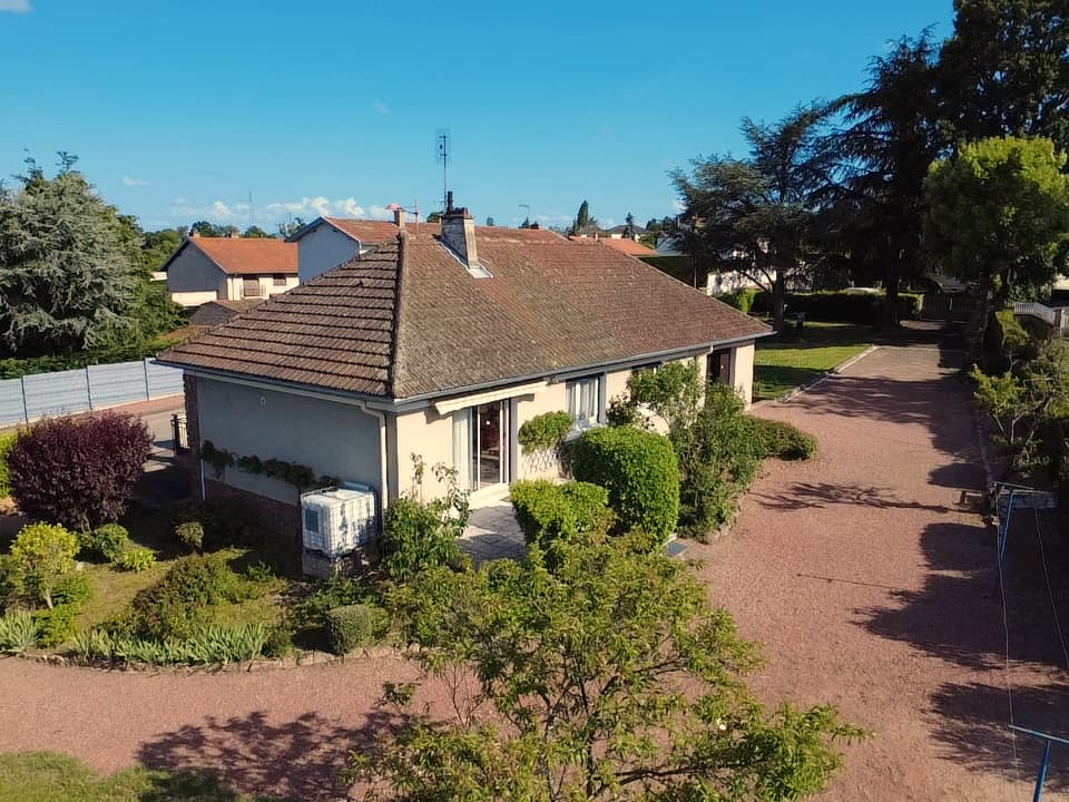 Maison de plain-pied sur sous-sol semi-entérré - Photo 4