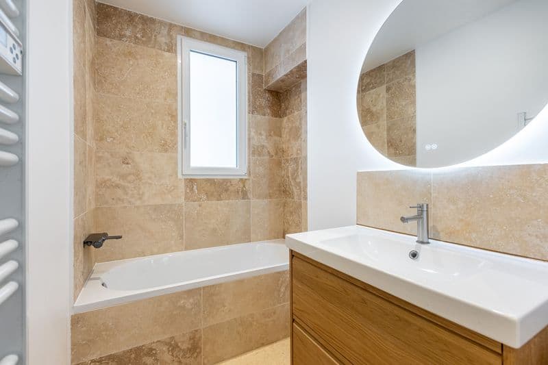 Haussmanien : 5e étage balcon - 3 chambres Ascenseur - Photo 5