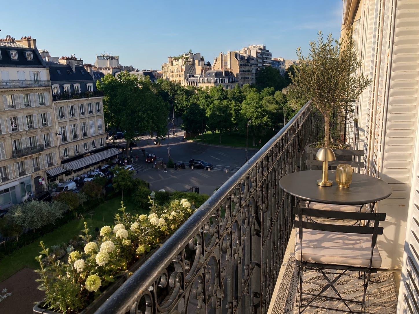 Haussmanien : 5e étage balcon - 3 chambres Ascenseur - Photo 2