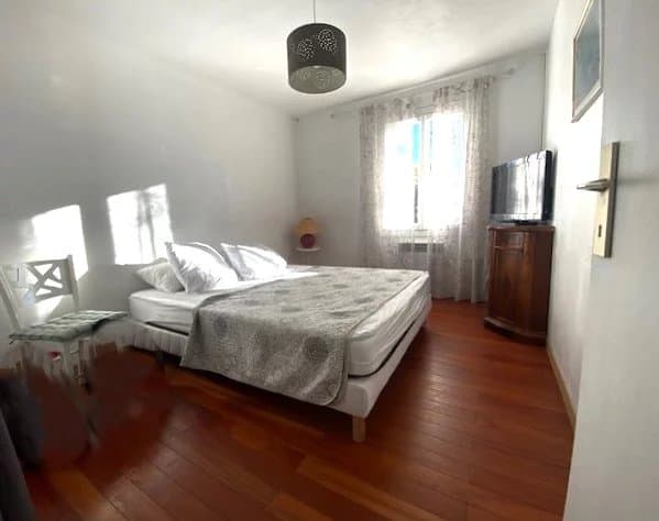REGUSSE (VAR) - Maison de plain-pied sur 1800 m² de terrain - Photo 4