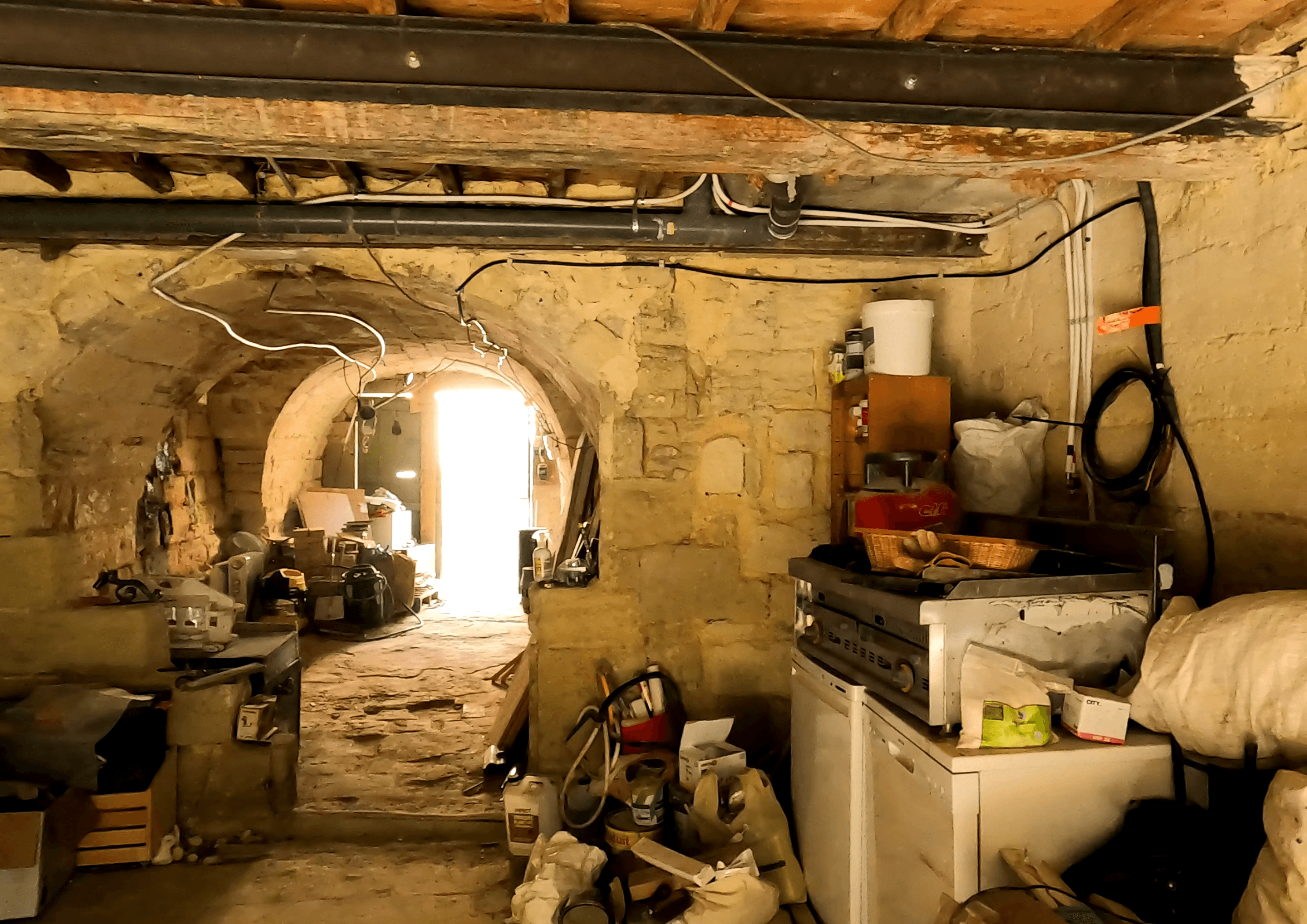 Uzès (centre historique) maison lumineuse avec garage, à finir - Photo 4